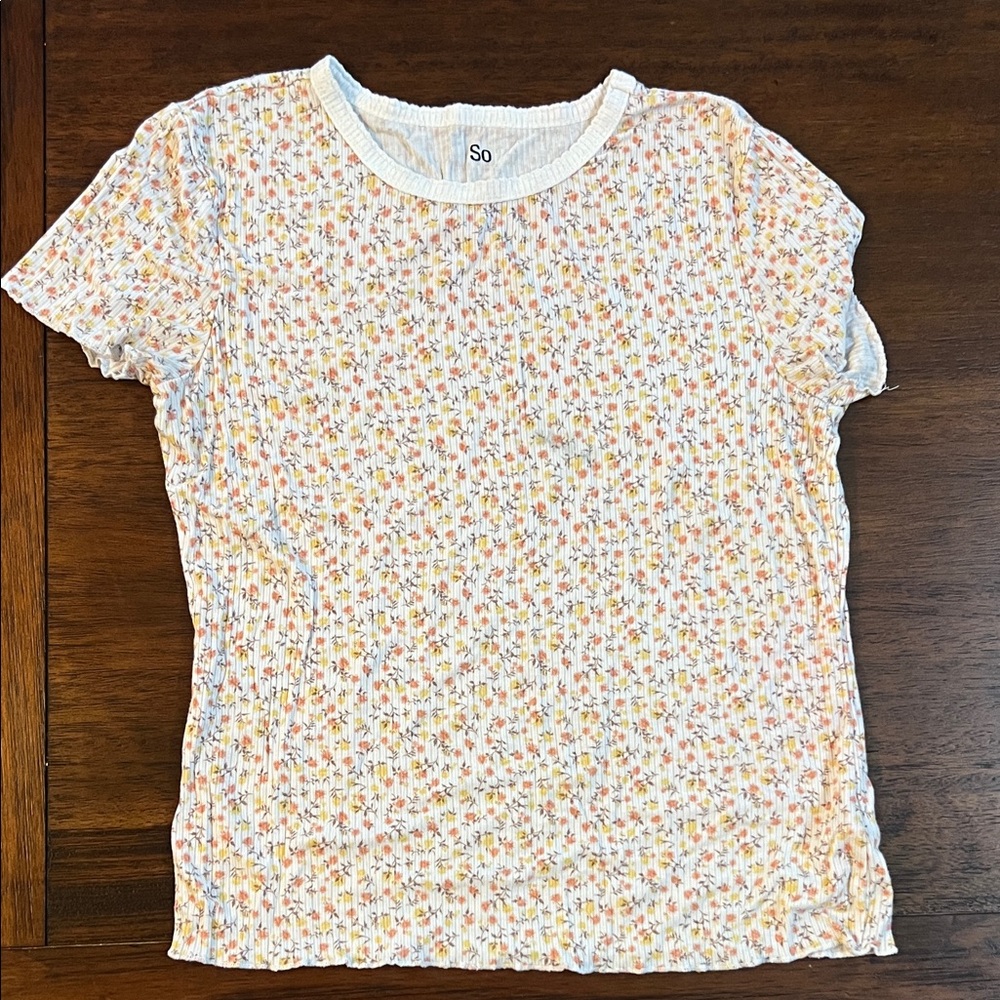 SO Floral Blouse with White and Yellow Hues
